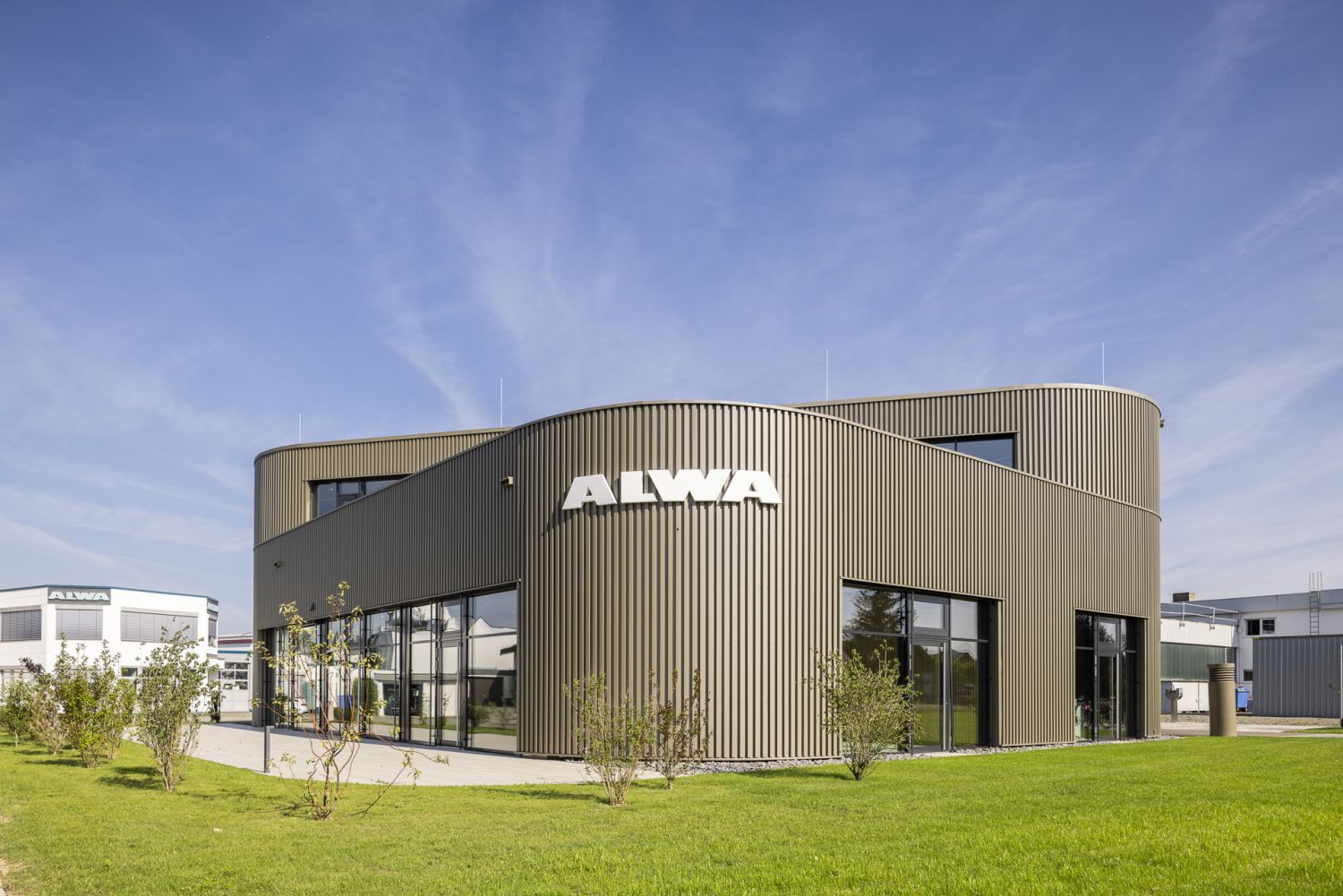 Neubau Gewerbebau ALWA Verwaltung Frontansicht alt=